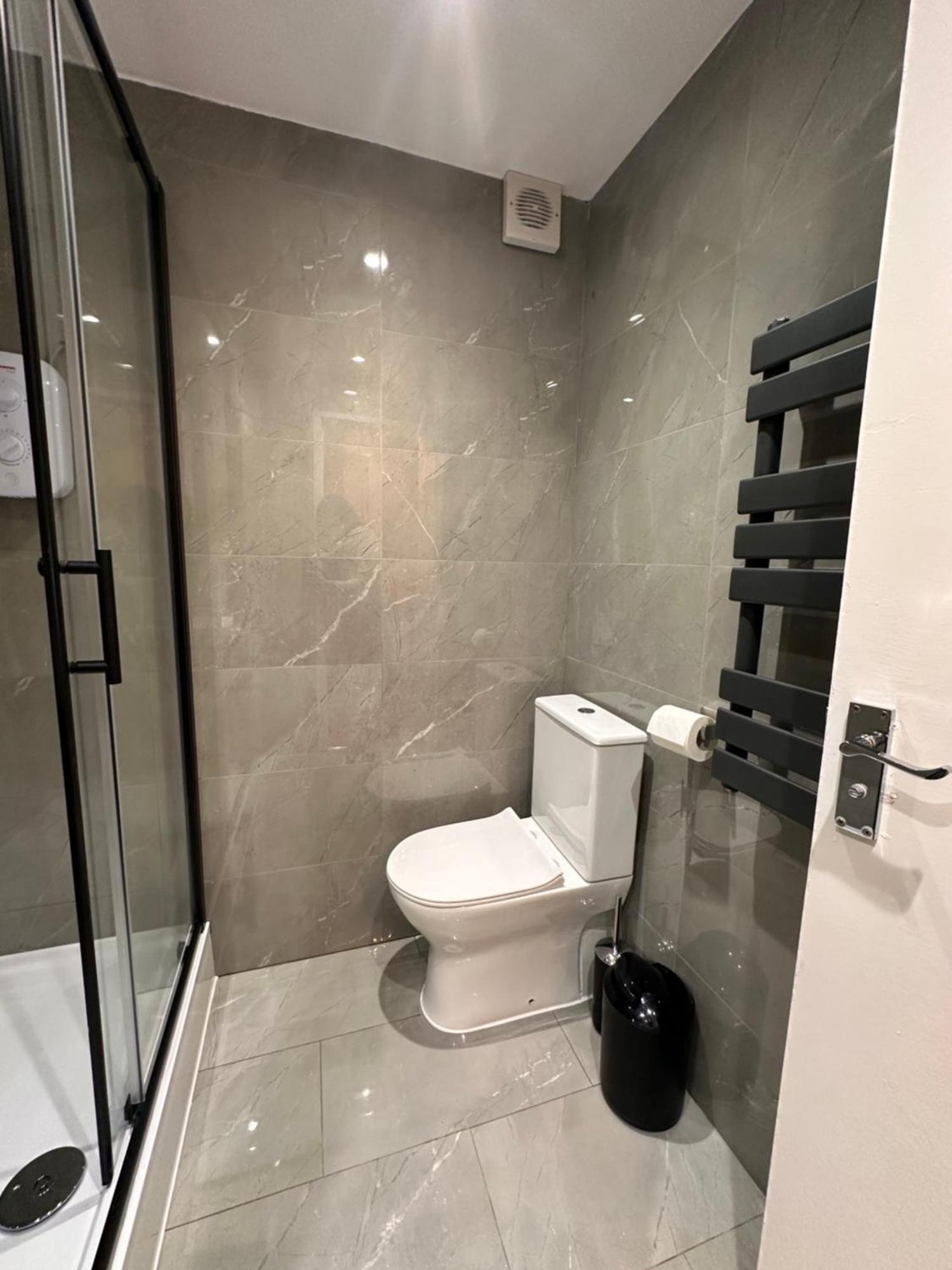 B - Newley Renovated Private Self-Contained Room In A Shared Apartment In Birmingham City Centre エクステリア 写真